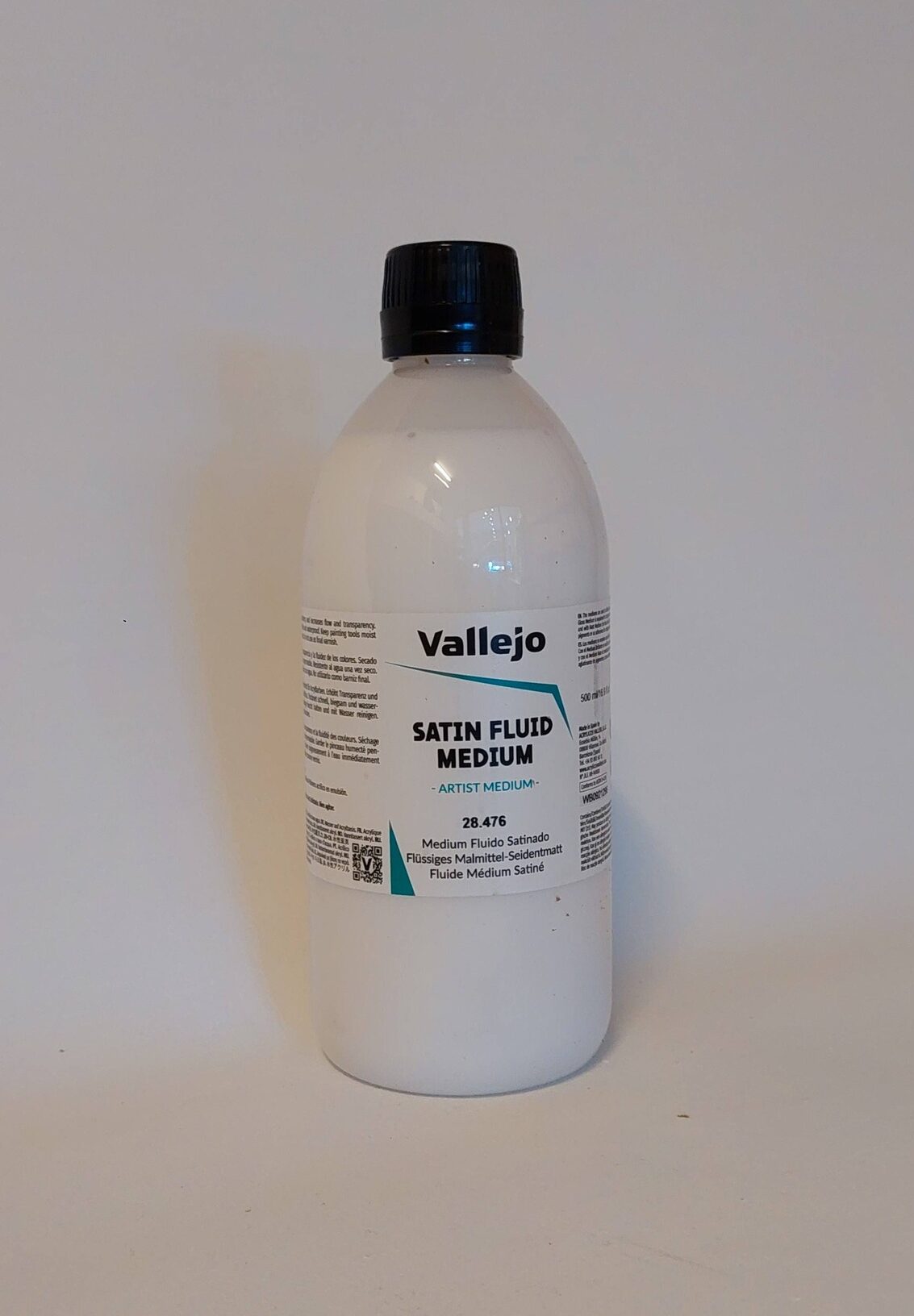 Vallejo Fluid Medium puolikiiltävä akryylivärien ohennin , 500 ml